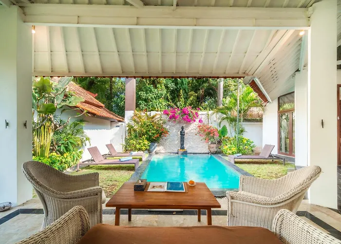 5 Bedroom Etnik In With Big Garden&private Pool Villa Seminyak